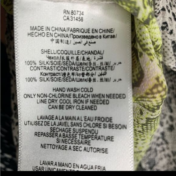 BCBGMAXAZRIA Snakeskin Silk Pullover Blouse Size Large - Picture 8 of 8